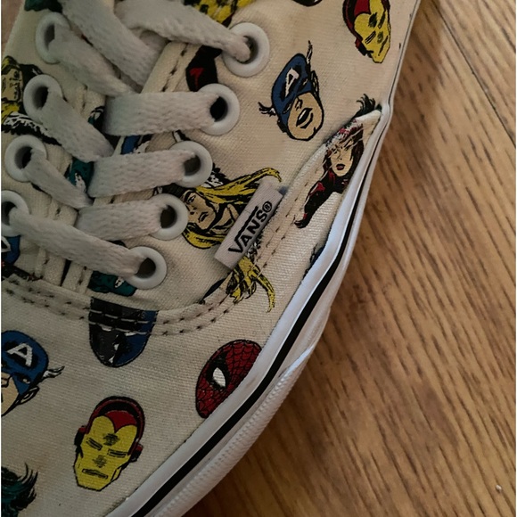 VANS Authentic Marvel Head Sneakers - Picture 15 of 16